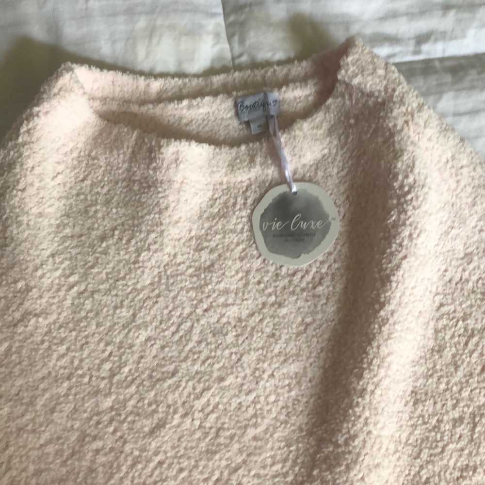 Vie Luxe Pink pullover poncho sweater 💗